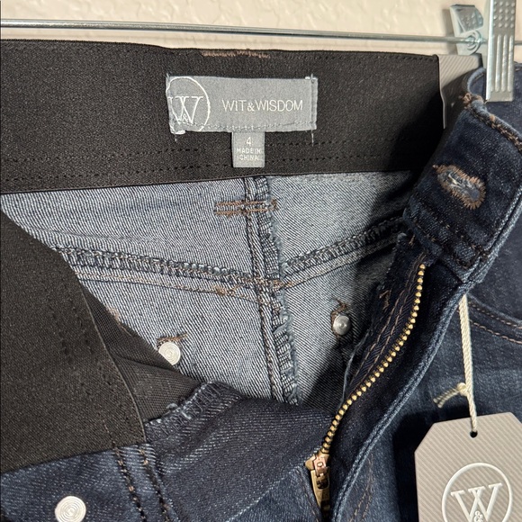 Wit & Wisdom Brittany Absolution Itty Bitty Boot Denim Jeans Size 4 Dark Wash - Picture 4 of 6